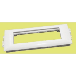 Суппорт с рамкой на 3 поста (45х45) в профиль для кабель-канала 100х50, аналог Legrand 30547